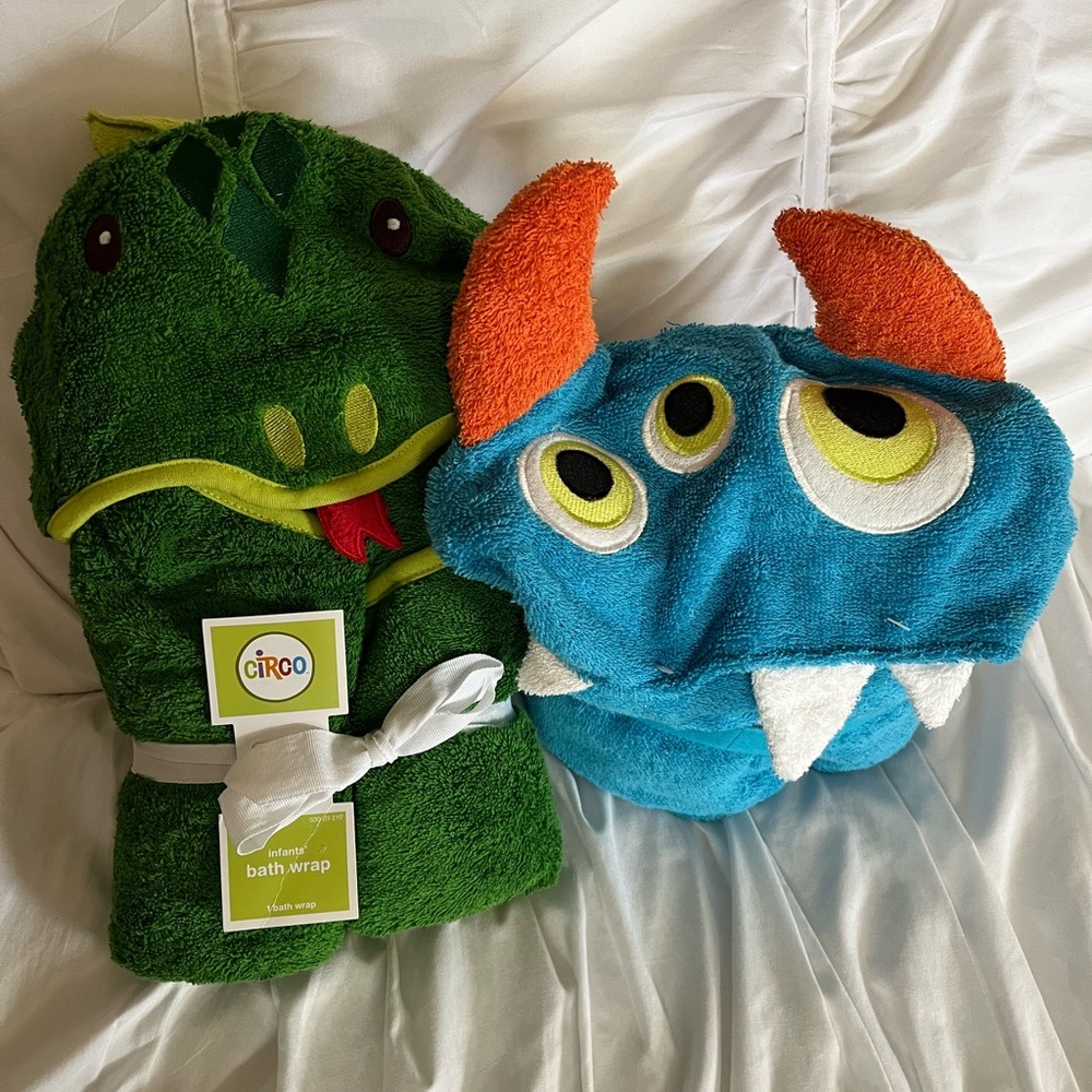 2 NWT Kids Monster Alien Dragon Lizard Dinosaur Character Bath Towels